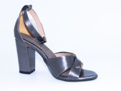 Sandalias de color plomo charoladas