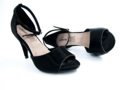 Zapatillas negras gamuza