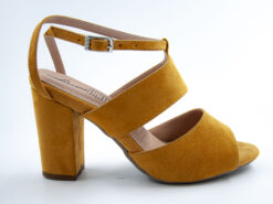 Zapatilla color mostaza gamuza