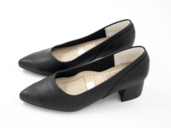 Alternative view of Tacones negros bajitos