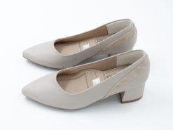 Tacones elegantes color beige